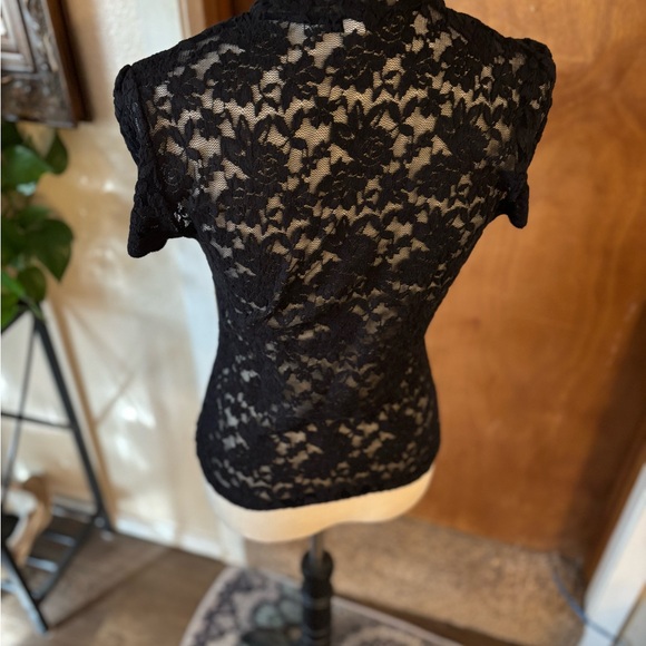 Woman’s lace top size large - Picture 4 of 10